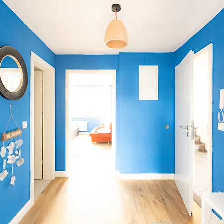 Ocean Breeze Escape With Nautical Elegance - 2-room Coastal-inspired 75 Qm - Location - Refined Maritime Style - Fully Renovated In 2024 With Smart Tv & Netflix - Equipped Kitchen & Free Parking - Close To Metro & Airport - King Siz Apartment