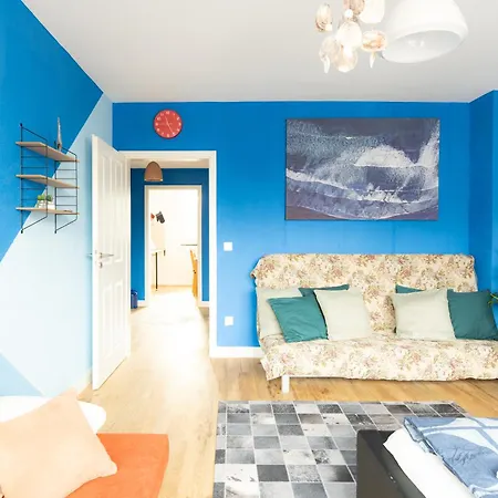 Ocean Breeze Escape With Nautical Elegance - 2-room Coastal-inspired 75 Qm - Location - Refined Maritime Style - Fully Renovated In 2024 With Smart Tv & Netflix - Equipped Kitchen & Free Parking - Close To Metro & Airport - King Siz Apartment *