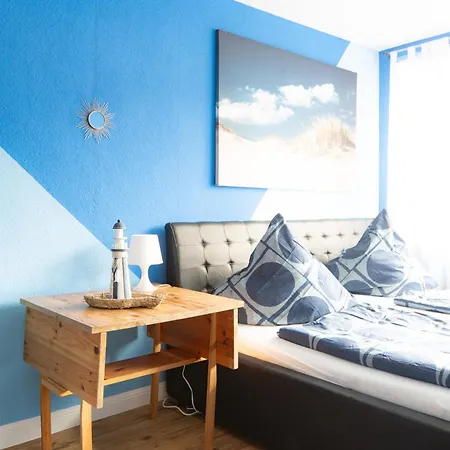 Ocean Breeze Escape With Nautical Elegance - 2-room Coastal-inspired 75 Qm - Location - Refined Maritime Style - Fully Renovated In 2024 With Smart Tv & Netflix - Equipped Kitchen & Free Parking - Close To Metro & Airport - King Siz Apartment *