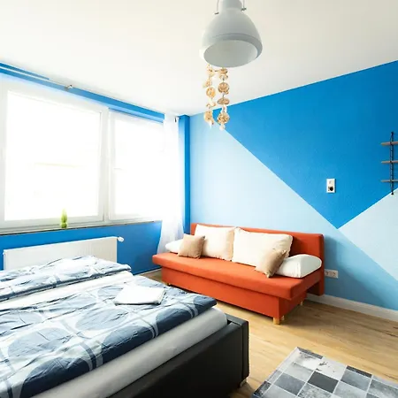Apartment Ocean Breeze Escape With Nautical Elegance - 2-room Coastal-inspired 75 Qm - Location - Refined Maritime Style - Fully Renovated In 2024 With Smart Tv & Netflix - Equipped Kitchen & Free Parking - Close To Metro & Airport - King Siz