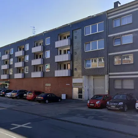 Apartment Ocean Breeze Escape With Nautical Elegance - 2-room Coastal-inspired 75 Qm - Location - Refined Maritime Style - Fully Renovated In 2024 With Smart Tv & Netflix - Equipped Kitchen & Free Parking - Close To Metro & Airport - King Siz