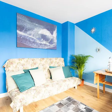 Apartment Ocean Breeze Escape With Nautical Elegance - 2-room Coastal-inspired 75 Qm - Location - Refined Maritime Style - Fully Renovated In 2024 With Smart Tv & Netflix - Equipped Kitchen & Free Parking - Close To Metro & Airport - King Siz *
